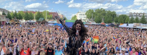 Bingo & Beer mit Nina Queer
