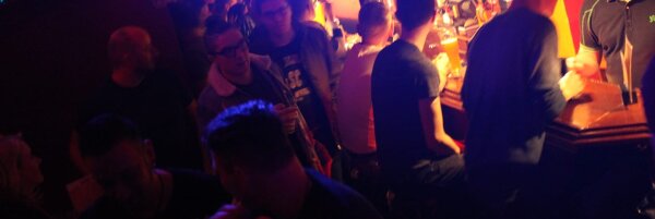 Drag Bingo mit Charmandra Schmitt