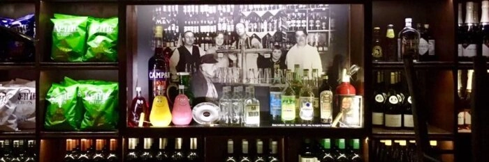 M&V Bar in Hamburg - beliebte Gay-Bar in der Langen Reihe