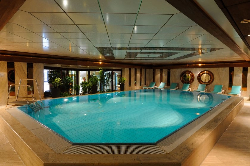 Maritim Hotel in Cologne - wellness and pool area